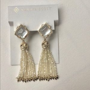 Kendra Scott Misha Earrings in MOP